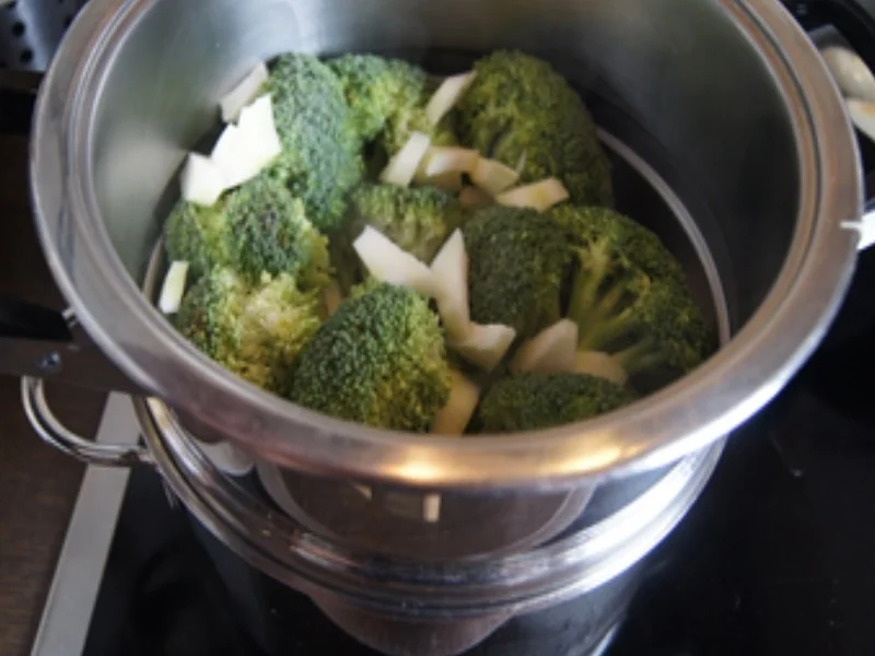 Rezept: Bratwurst mit Brokkoli und Kartoffelstampf Bild Nr. 5 Bratwurst mit Brokkoli und Kartoffelstampf - Rezept - Bild Nr. 5