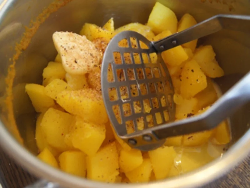 Rezept: Bratwurst mit Brokkoli und Kartoffelstampf Bild Nr. 11 Bratwurst mit Brokkoli und Kartoffelstampf - Rezept - Bild Nr. 11