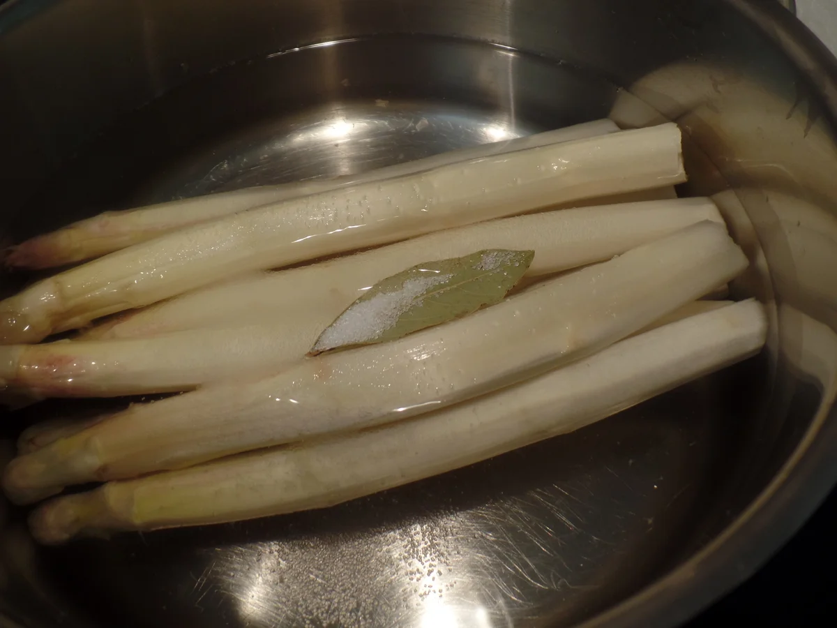 Rezept: Spargel mit Béarnaise Bild Nr. 10436 Spargel mit Béarnaise - Rezept - Bild Nr. 10436