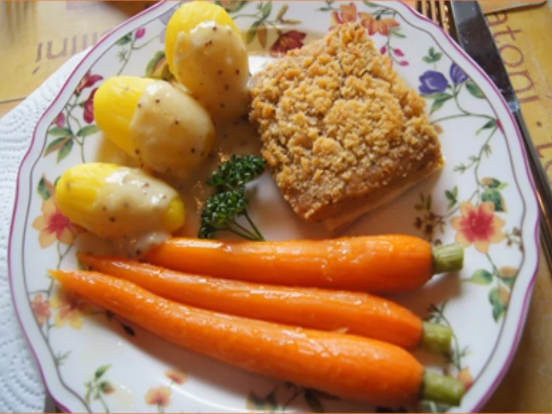 Rezept: Schlemmerfilet mit Honig-Bundmöhren, Senfsauce und Kartoffeln Bild Nr. 2 Schlemmerfilet mit Honig-Bundmöhren, Senfsauce und Kartoffeln - Rezept - Bild Nr. 2