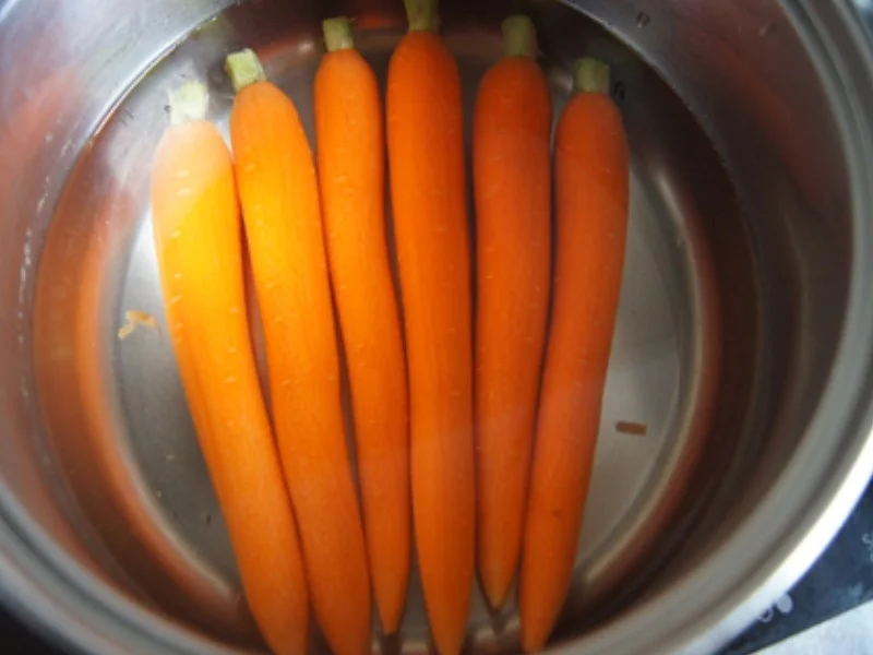 Rezept: Schlemmerfilet mit Honig-Bundmöhren, Senfsauce und Kartoffeln Bild Nr. 7 Schlemmerfilet mit Honig-Bundmöhren, Senfsauce und Kartoffeln - Rezept - Bild Nr. 7