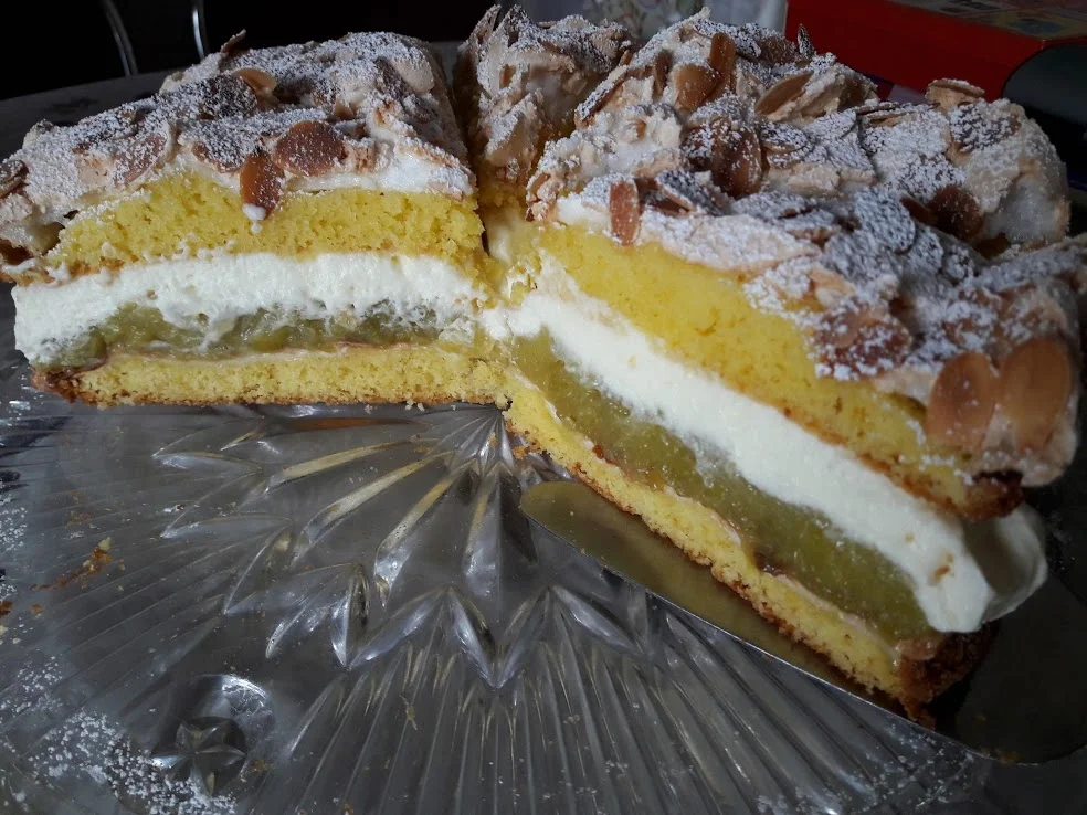 Rhabarbertorte mit Baiser - Rezept - Bild Nr. 3
