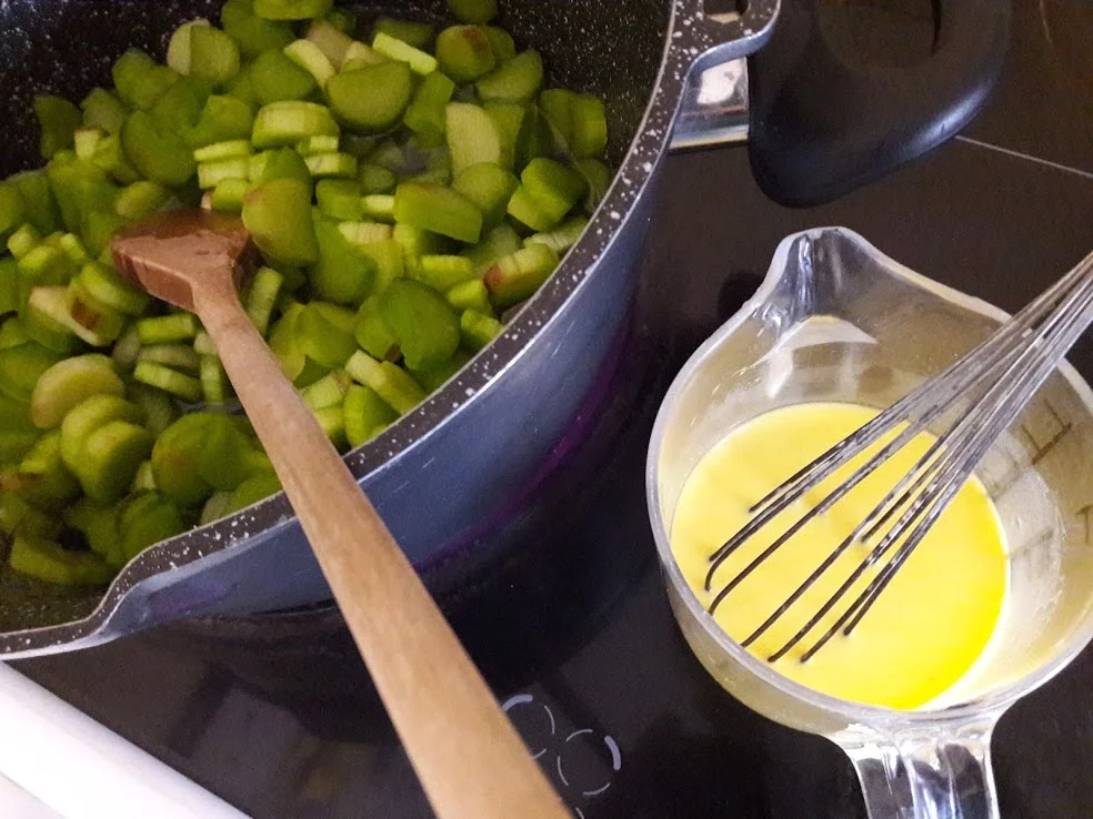 Rhabarbertorte mit Baiser - Rezept - Bild Nr. 10452