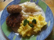 Maisfrikadellen mit Rahmkohlrabi und Kartoffelstampf - Rezept - Bild Nr. 2