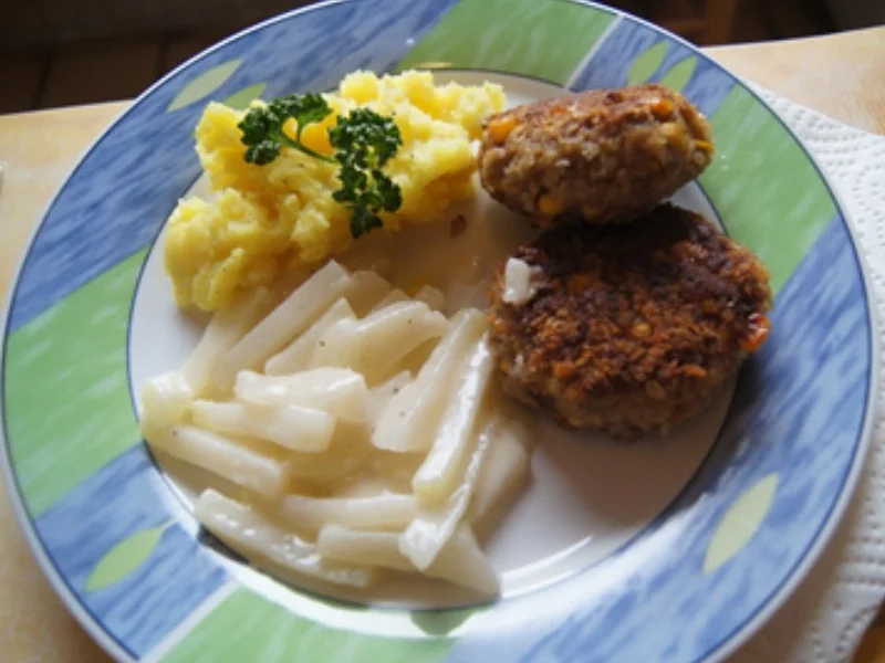 Maisfrikadellen mit Rahmkohlrabi und Kartoffelstampf - Rezept - Bild Nr. 15