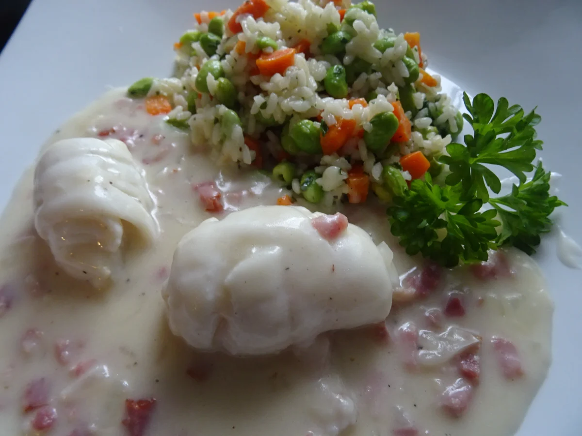 Rezept: Schollenfilet-Röllchen in Specksoße mit Gemüsereis Bild Nr. 2 Schollenfilet-Röllchen in Specksoße mit Gemüsereis - Rezept - Bild Nr. 2