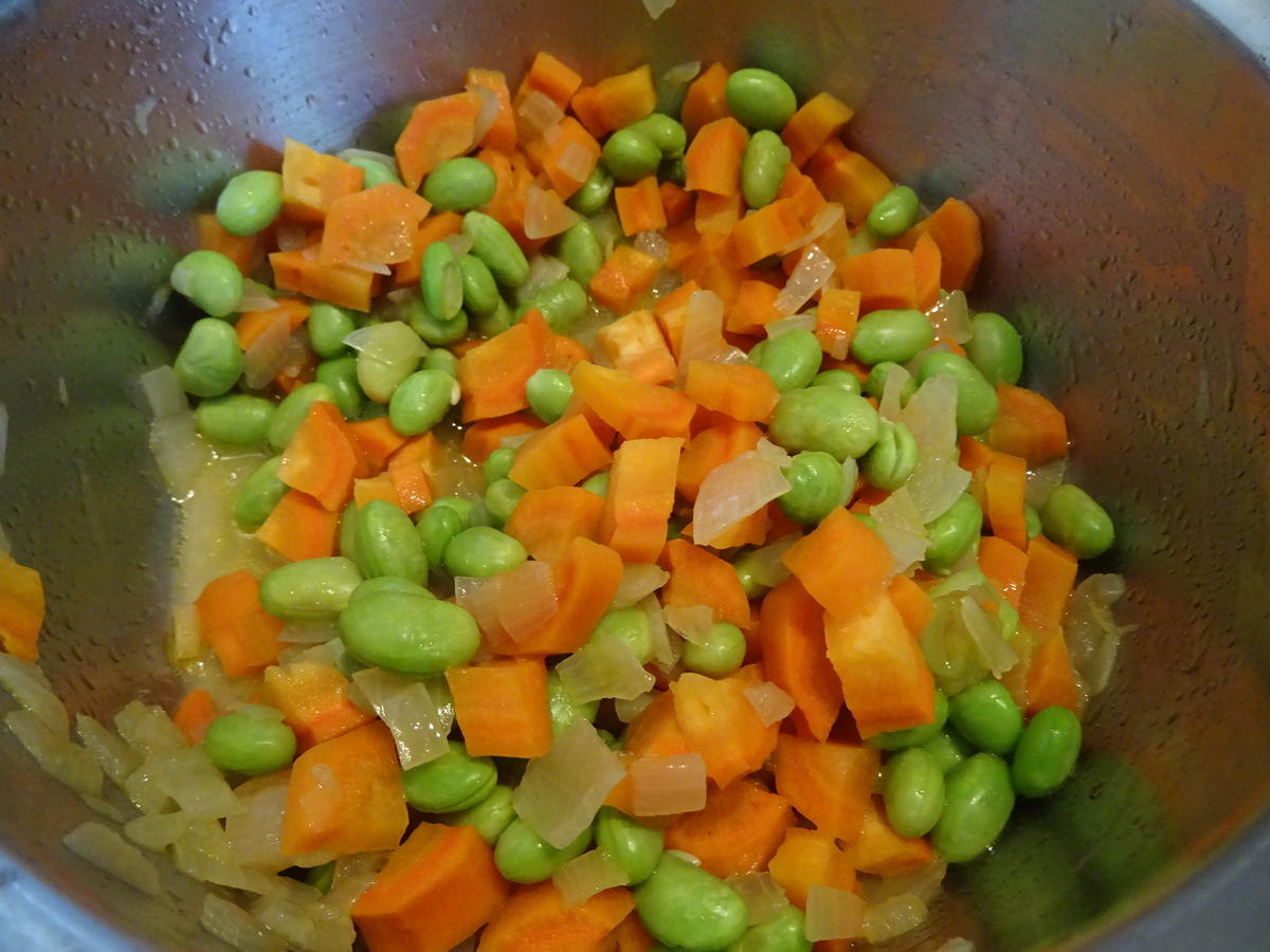 Schollenfilet-Röllchen in Specksoße mit Gemüsereis - Rezept - Bild Nr. 4