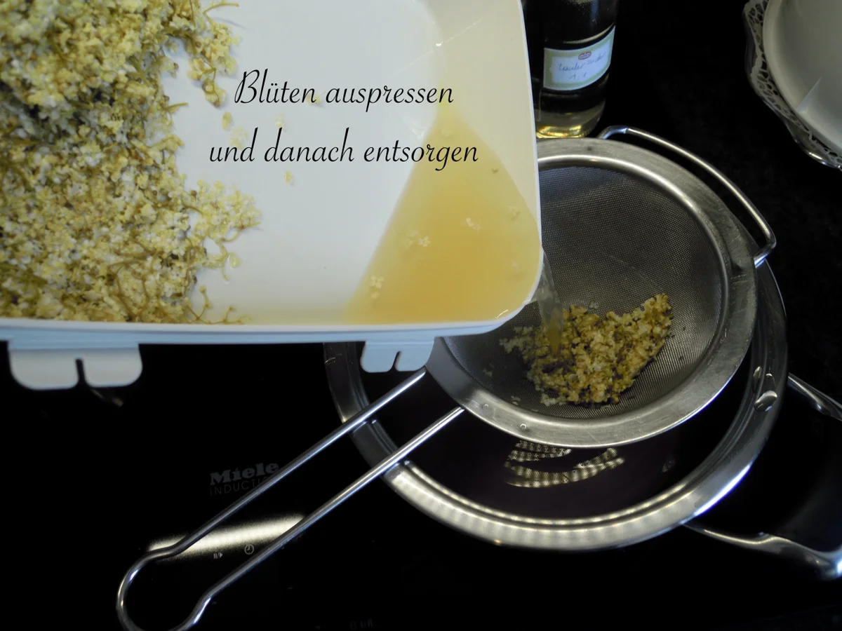 Rezept: Holunder Blüten Sirup Bild Nr. 8 Holunder Blüten Sirup - Rezept - Bild Nr. 8