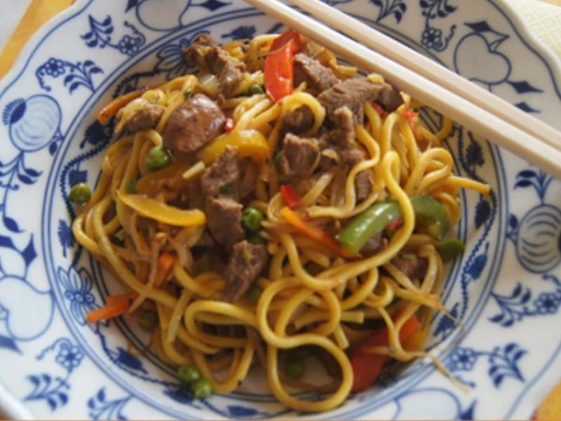 Rindfleischstreifen mit Gemüsemix und Mie-Nudeln - Rezept - Bild Nr. 2