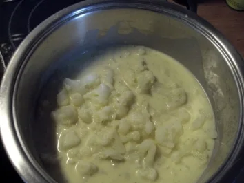 Rezept: Blumenkohl in Käse- Sahnesosse. Blumenkohl in Käse- Sahnesosse. - Rezept