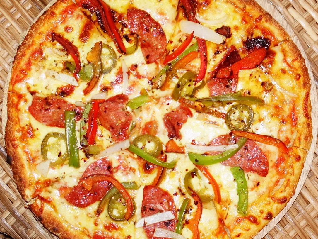 Rezept: Pizza mit Salami, Paprika und Peperoni ala Setangi Beach Bild Nr. 4 Pizza mit Salami, Paprika und Peperoni ala Setangi Beach - Rezept - Bild Nr. 4