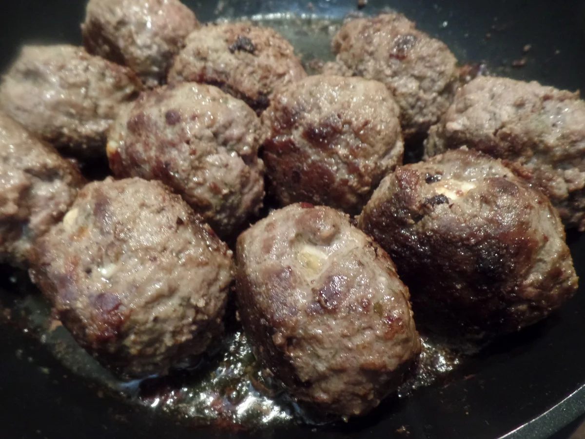 Bifteki-Griechische Frikadellen mit Schafskäse-Füllung - Rezept - Bild Nr. 10462