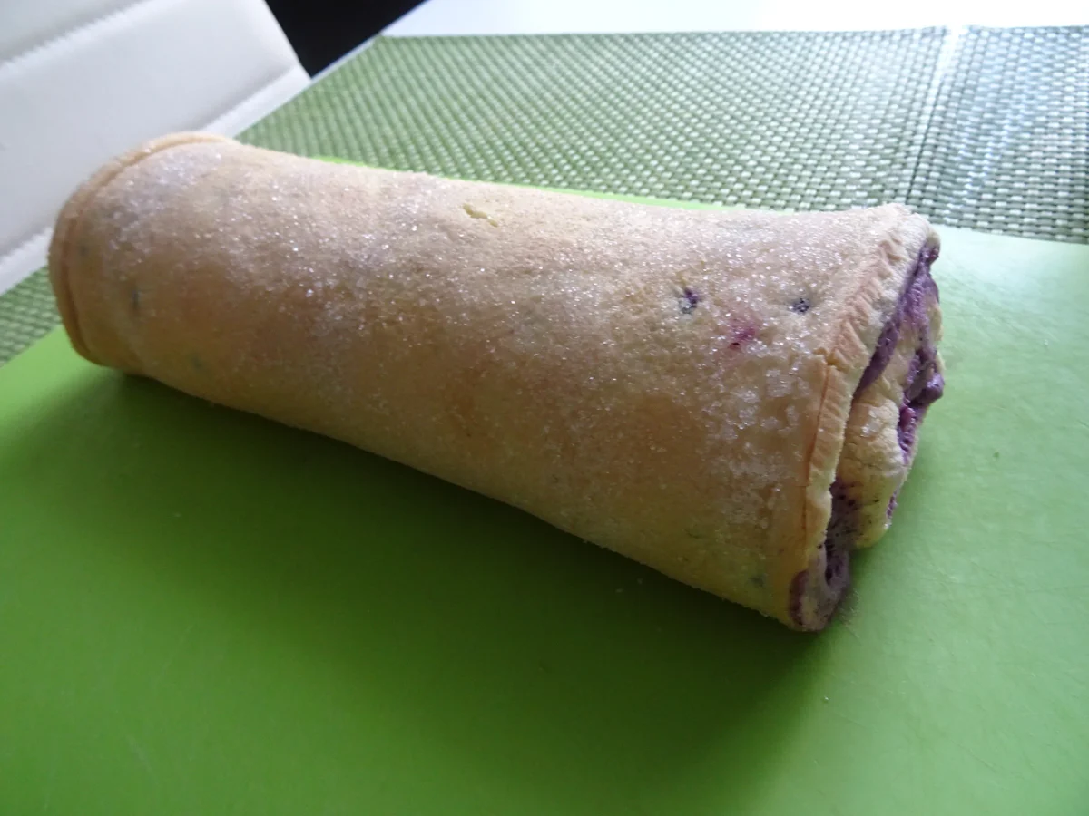 Heidelbeer-Biskuit-Rolle - Rezept - Bild Nr. 5