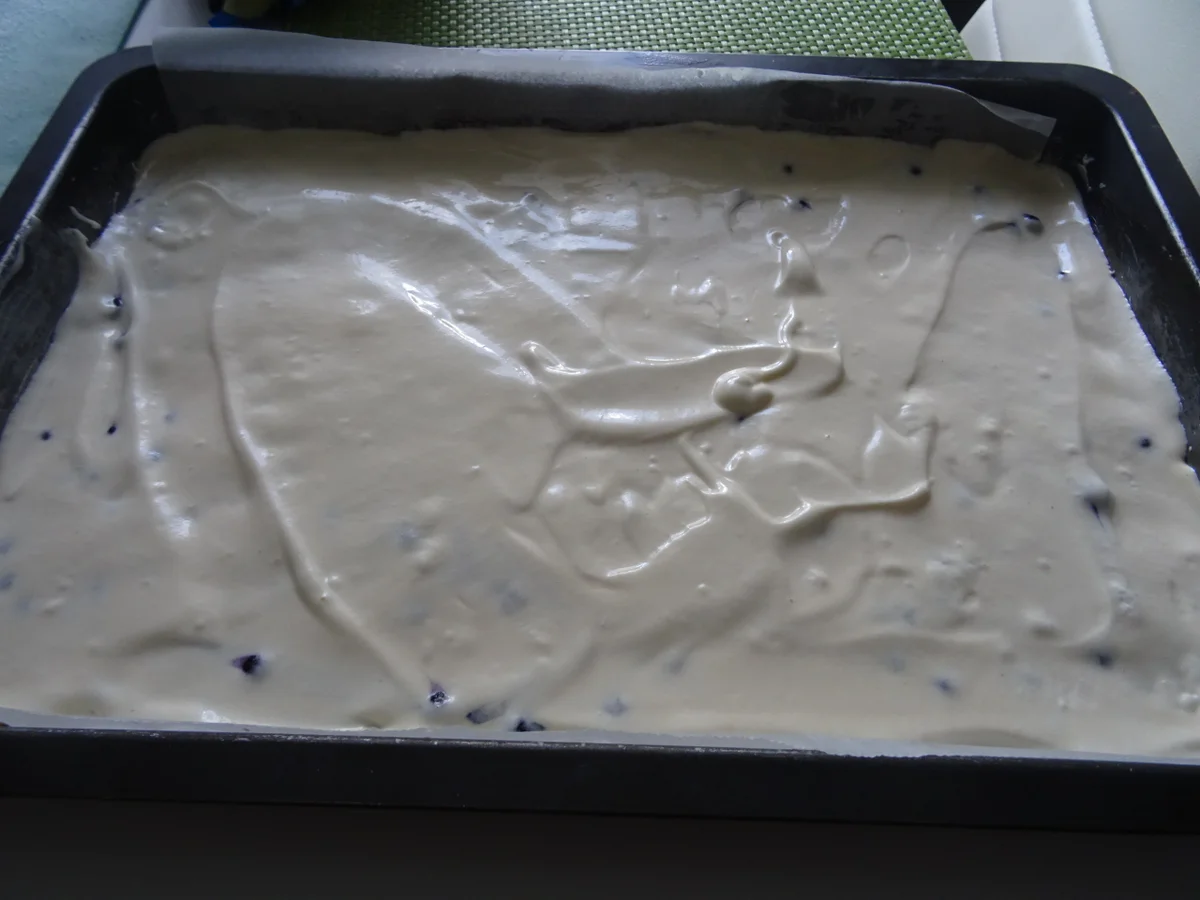 Heidelbeer-Biskuit-Rolle - Rezept - Bild Nr. 10