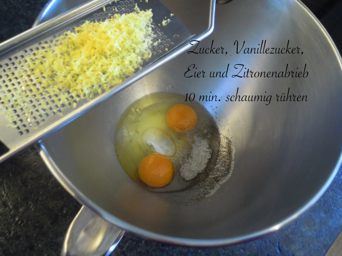 Rezept: Holunder Blüten Creme Törtchen Bild Nr. 3 Holunder Blüten Creme Törtchen - Rezept - Bild Nr. 3