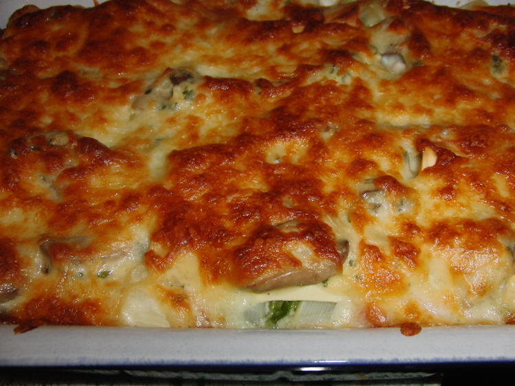 SPARGELLASAGNE Grüner und weißer Spargel vereint mit Schinken und ...