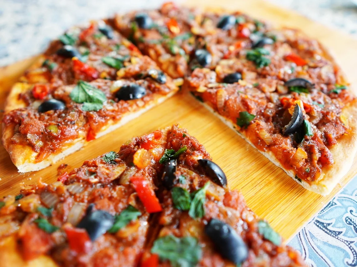 Rezept: Pikanter Kuchen mit Sardellen – Sardenaira Bild Nr. 2 Pikanter Kuchen mit Sardellen – Sardenaira - Rezept - Bild Nr. 2