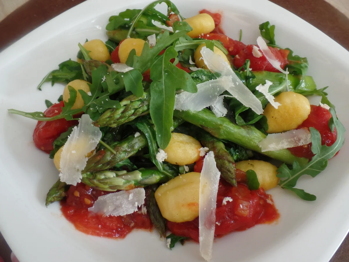 Rezept: Spargel-Gnocchi-Pfanne Bild Nr. 10457 Spargel-Gnocchi-Pfanne - Rezept - Bild Nr. 10457