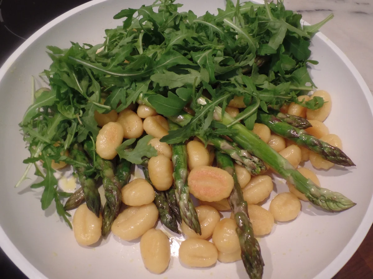 Rezept: Spargel-Gnocchi-Pfanne Bild Nr. 10465 Spargel-Gnocchi-Pfanne - Rezept - Bild Nr. 10465