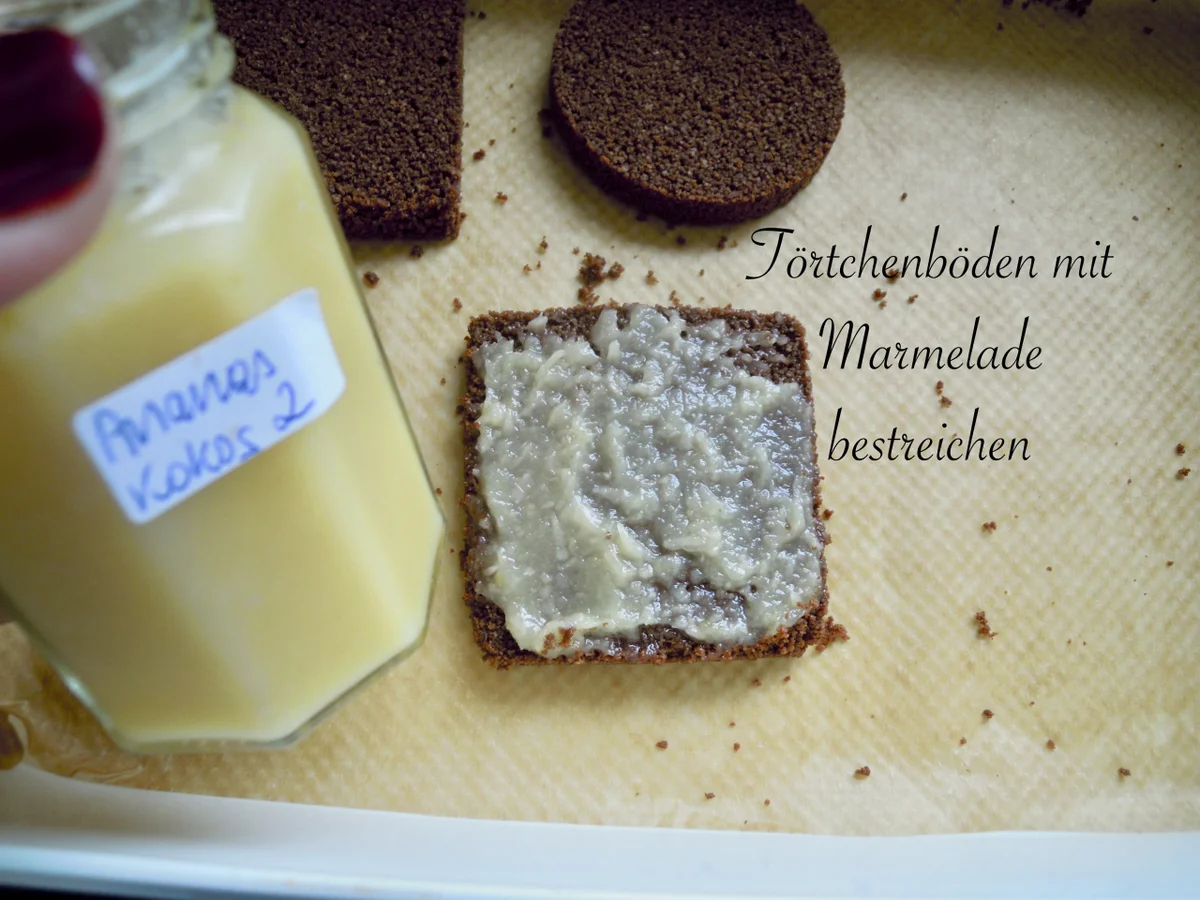 Rezept: Ananas Kokos Törtchen mit Pina Colada Espuma Bild Nr. 10482 Ananas Kokos Törtchen mit Pina Colada Espuma - Rezept - Bild Nr. 10482