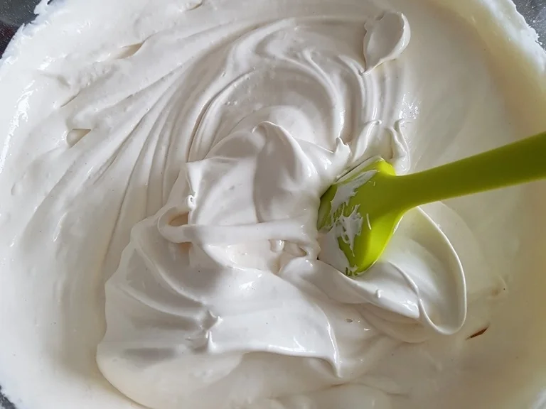 Rezept: Frische Erdbeeren - Erdbeerkaramel in der Biskuitrolle XXL Bild Nr. 10462 Frische Erdbeeren - Erdbeerkaramel in der Biskuitrolle XXL - Rezept - Bild Nr. 10462