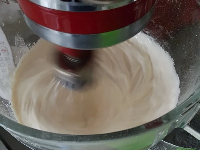 Rezept: Frische Erdbeeren - Erdbeerkaramel in der Biskuitrolle XXL Bild Nr. 10461 Frische Erdbeeren - Erdbeerkaramel in der Biskuitrolle XXL - Rezept - Bild Nr. 10461