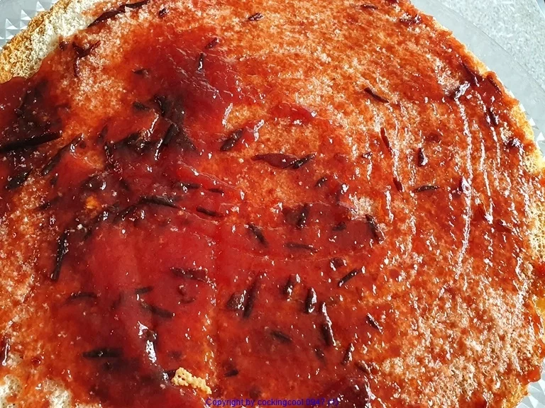 Waldmeistertorte mit Erdbeeren und mit meinem Enkel gebacken ;) - Rezept - Bild Nr. 3