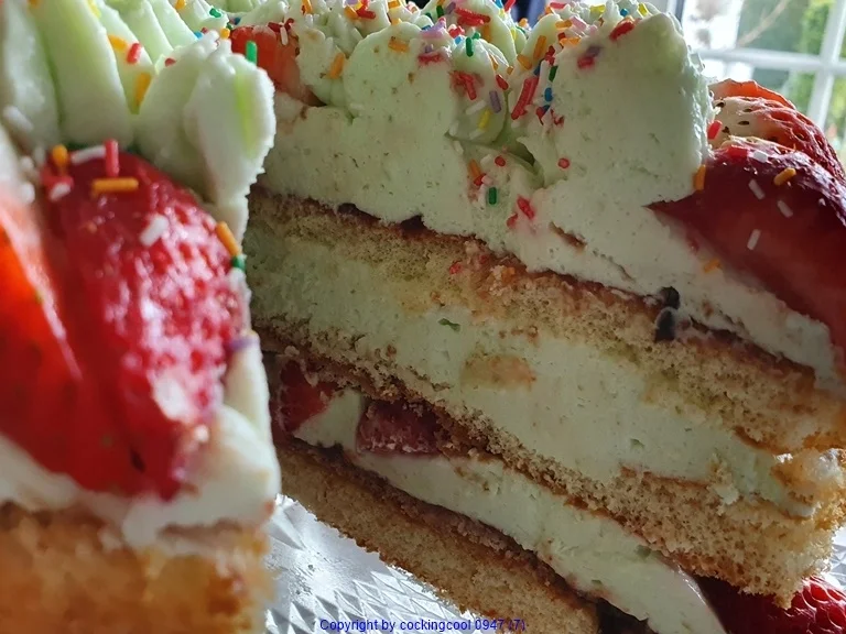 Waldmeistertorte mit Erdbeeren und mit meinem Enkel gebacken ;) - Rezept - Bild Nr. 9