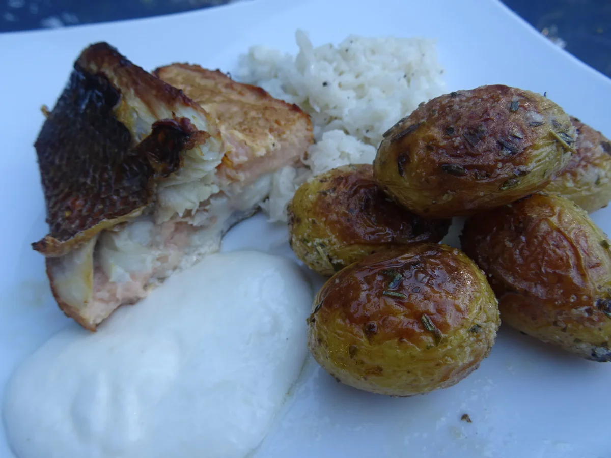 Rezept: Dorade mit Lachs-Farce-Füllung.... Rettich-Salat und Kräuter-Drillingen Bild Nr. 2 Dorade mit Lachs-Farce-Füllung.... Rettich-Salat und Kräuter-Drillingen - Rezept - Bild Nr. 2