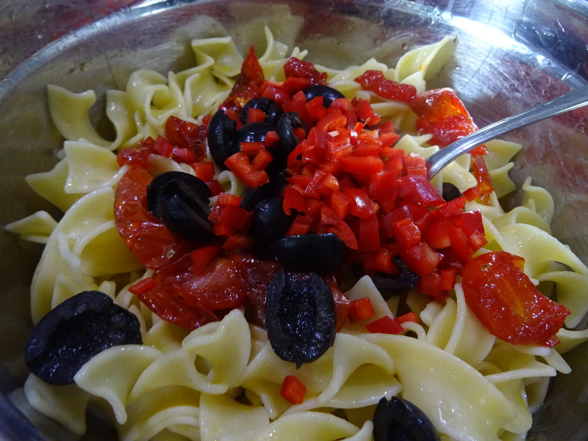 Tagliatelle-Salat mit italienischem Touch - Rezept - Bild Nr. 2