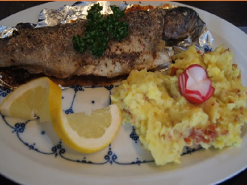 Rezept: Regenbogenforelle mit herzhaften Kartoffelstampf Bild Nr. 2 Regenbogenforelle mit herzhaften Kartoffelstampf - Rezept - Bild Nr. 2