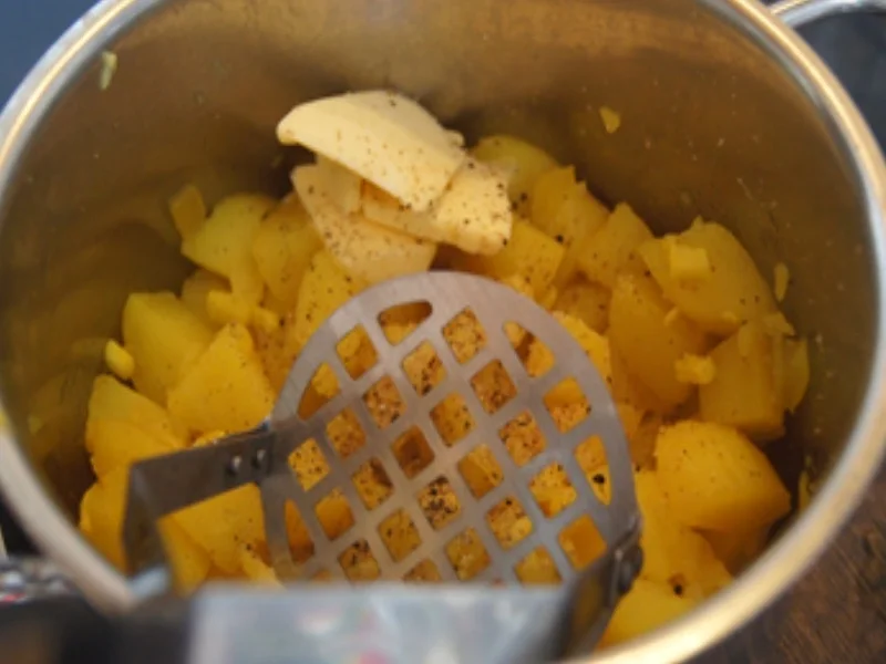 Rezept: Regenbogenforelle mit herzhaften Kartoffelstampf Bild Nr. 10 Regenbogenforelle mit herzhaften Kartoffelstampf - Rezept - Bild Nr. 10