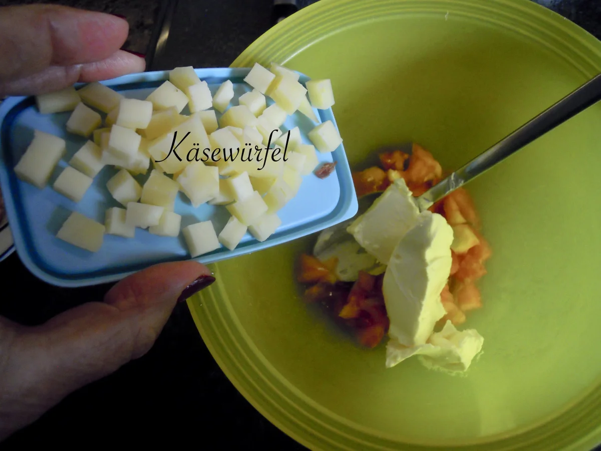 Rezept: Gefüllte Tomate mit Käse überbacken Bild Nr. 10472 Gefüllte Tomate mit Käse überbacken - Rezept - Bild Nr. 10472