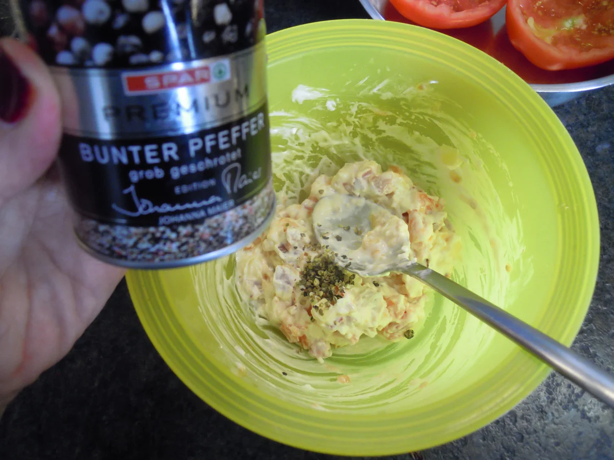 Rezept: Gefüllte Tomate mit Käse überbacken Bild Nr. 10476 Gefüllte Tomate mit Käse überbacken - Rezept - Bild Nr. 10476