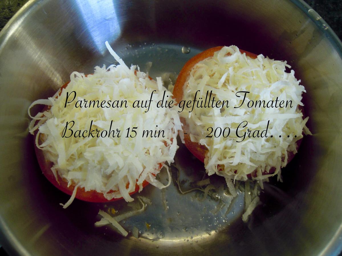 Gefüllte Tomate mit Käse überbacken - Rezept - kochbar.de