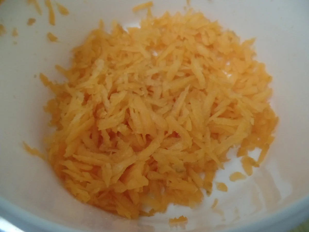 Kräuter--Muffins mit Cheddar und Pinienkernen - Rezept - Bild Nr. 10480