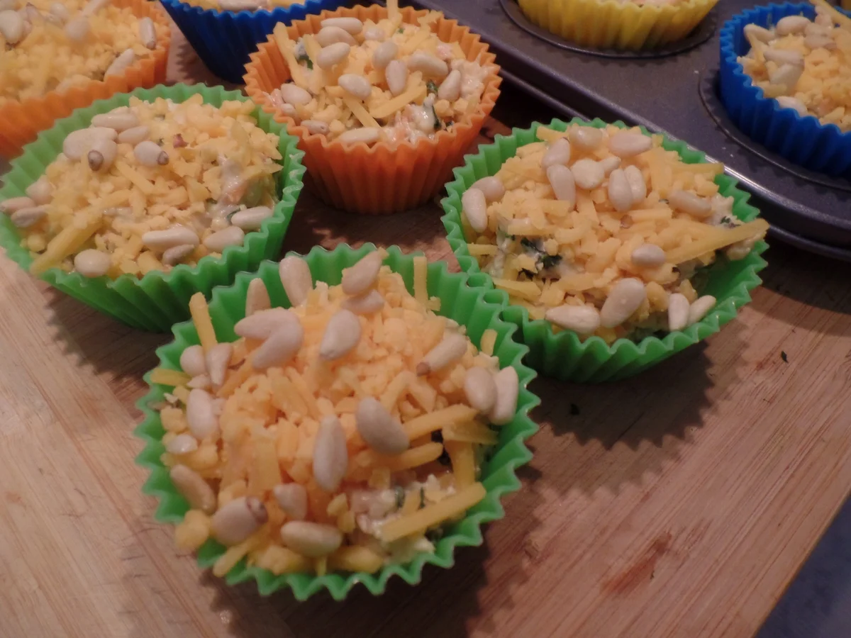 Kräuter--Muffins mit Cheddar und Pinienkernen - Rezept - Bild Nr. 10497
