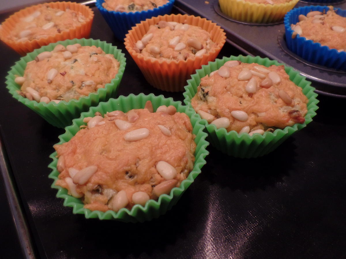 Kräuter--Muffins mit Cheddar und Pinienkernen - Rezept - Bild Nr. 10498