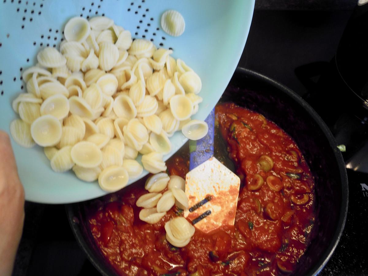 Sardische Orecchiette mit Thunfisch - Rezept - kochbar.de