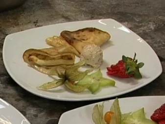 Bananenflädle auf Akazienhonig mit Walnusseis - Rezept