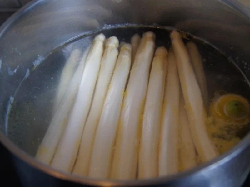 Rezept: Spargel mit Kochschinken und pikanter Crème fraîche Sauce Bild Nr. 5 Spargel mit Kochschinken und pikanter Crème fraîche Sauce - Rezept - Bild Nr. 5