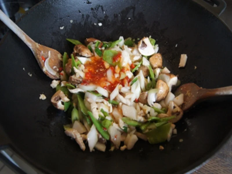 Chili-Hähnchenbrustfilet mit Gemüse im Wok und gelber Basmatireis - Rezept - Bild Nr. 12