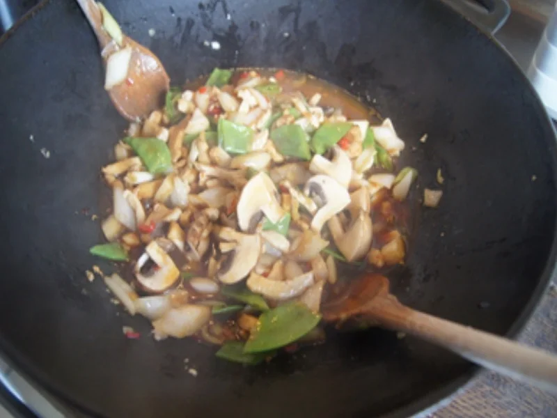 Chili-Hähnchenbrustfilet mit Gemüse im Wok und gelber Basmatireis - Rezept - Bild Nr. 13