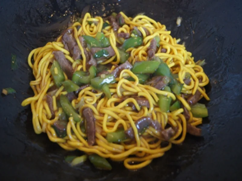 Gebratenes Rindfleisch mit Austernsauce und Mie-Nudeln - Rezept - Bild Nr. 16