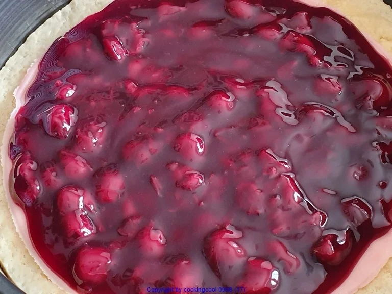 Kirsch  Kuchen mit Mürbteig, Marzipan und Knusperdecke - Rezept - Bild Nr. 10577