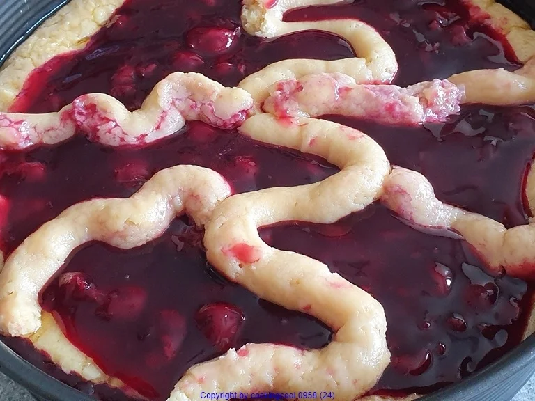 Kirsch  Kuchen mit Mürbteig, Marzipan und Knusperdecke - Rezept - Bild Nr. 10581