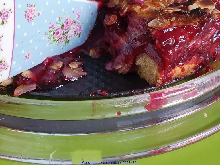 Kirsch  Kuchen mit Mürbteig, Marzipan und Knusperdecke - Rezept - Bild Nr. 10585