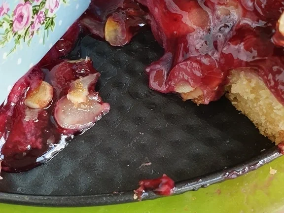 Kirsch  Kuchen mit Mürbteig, Marzipan und Knusperdecke - Rezept - Bild Nr. 10586