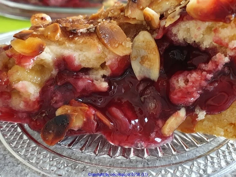 Kirsch  Kuchen mit Mürbteig, Marzipan und Knusperdecke - Rezept - Bild Nr. 10587