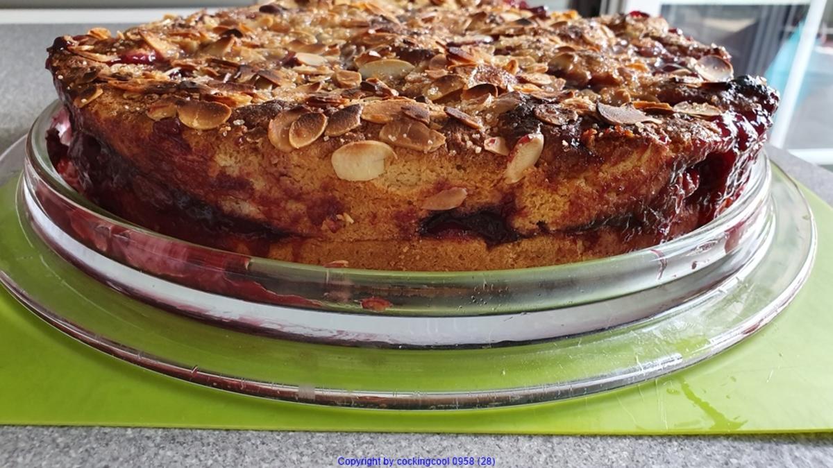 Kirsch  Kuchen mit Mürbteig, Marzipan und Knusperdecke - Rezept - Bild Nr. 10588